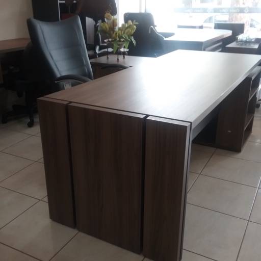 Mesa Conjunto Pé Balcão em Tamburato por Center Office