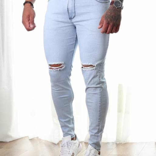 Calça Masculina Skinny Jeans Rasgada a Laser Casual com Detalhes Diferenciados para Estilo Streetwear