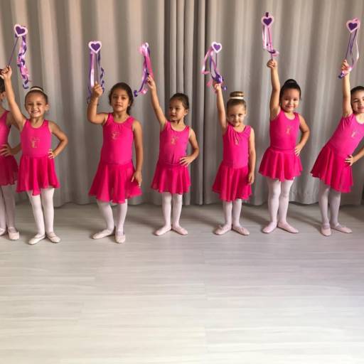 Aulas com metodologia especializada no ballet clássico para crianças de 3 a 5 anos em Botucatu, SP por SD Ballet Botucatu