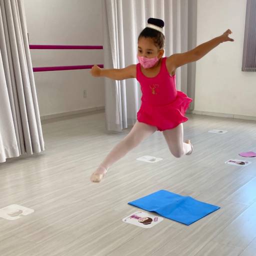 Aulas com metodologia especializada no ballet clássico para crianças de 3 a 5 anos em Botucatu, SP por SD Ballet Botucatu