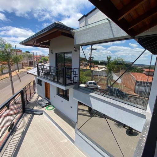 Construção Residencial de alto padrão em Riviera de Santa Cristina III, SP por RV Engenharia e Construção