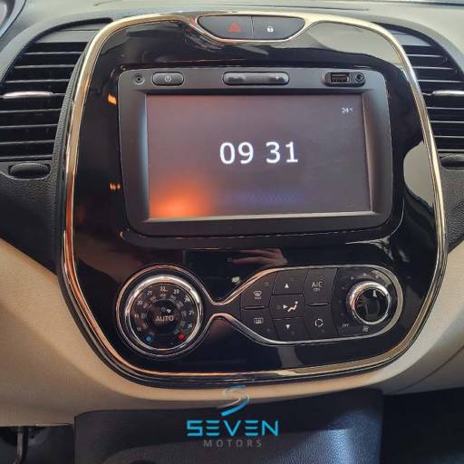 RENAULT CAPTUR 1.6 16V 4P FLEX INTENSE CVT- 2018 em Botucatu, SP por Seven Motors Concessionária