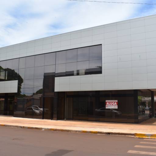 Prédio comercial com lojas, de 48 e 161m² por Imobiliária Pedra Viva