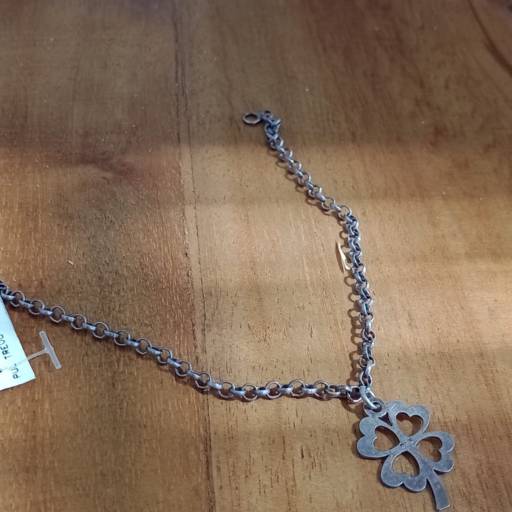 Comprar o produto de Pulseira trevo prata semi - joia - Rp em Roupas e Acessórios pela empresa Loja Ego 3 p - Roupas e Acessórios Femininos em Botucatu, SP por Solutudo