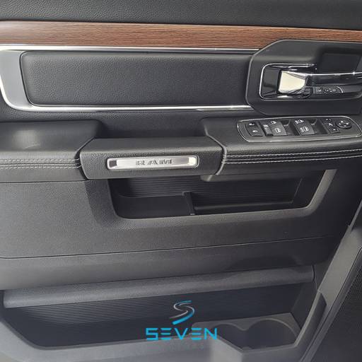 RAM CLASSIC 5.7 V8 32V 4P HEMI LARAMIE AUTOMÁTICO- 2022 em Botucatu, SP por Seven Motors Concessionária