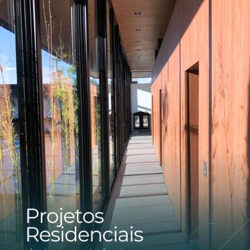 Revestimento de Alumínio Amadeirado com Porta Linha Gold em Santa Bárbara Resort Residence – Elegância e Resistência em Harmonia