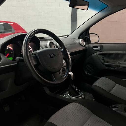 FIESTA SEDAN 1.6 8V 2011  em Esteio, RS por Lm Veiculos