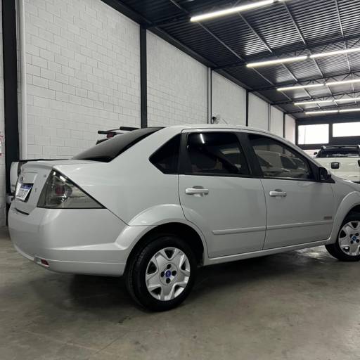 FIESTA SEDAN 1.6 8V 2011  em Esteio, RS por Lm Veiculos