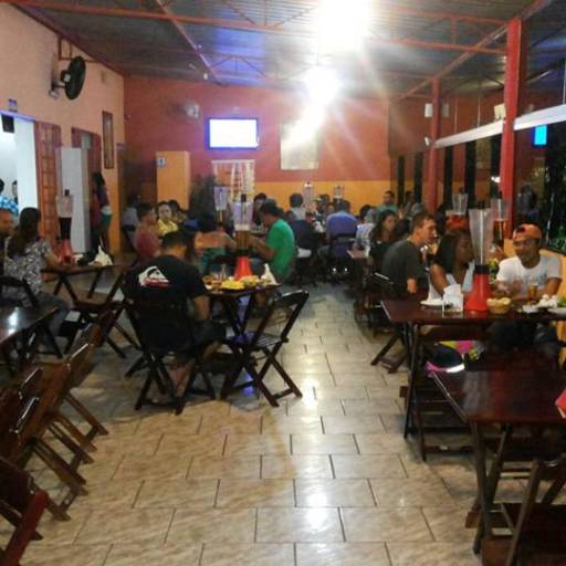 Ambiente agradável! por 2 Vizinhos Choperia e Restaurante