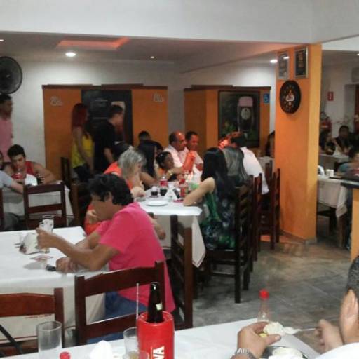 Ambiente agradável! por 2 Vizinhos Choperia e Restaurante