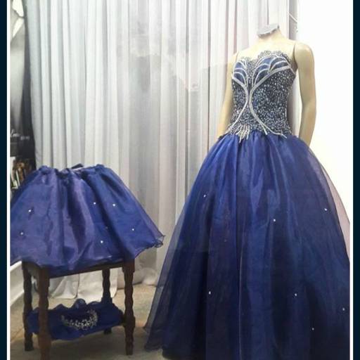 Vestido de debutante azul marinho em Avaré por Belle Blanche