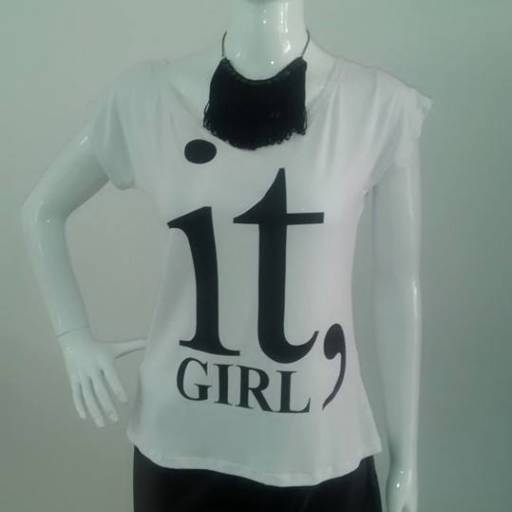 Camiseta it girl e colar franja por Solutudo