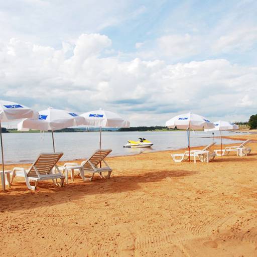 A praia particular para hospedes do hotel é o local ideal para apreciar a paisagem