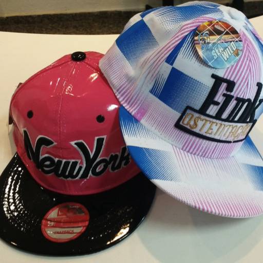 Bonés  por RK Acessórios 