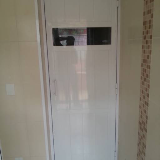 Porta de abrir (giro) por Alutemper Vidros e Esquadrias de Alumínio