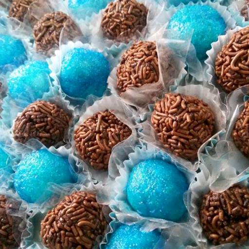 DOCES por Paty Bolos E Cia