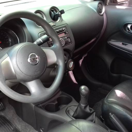 Silicone no painel e limpa plásticos por Auto Padrão Car Wash