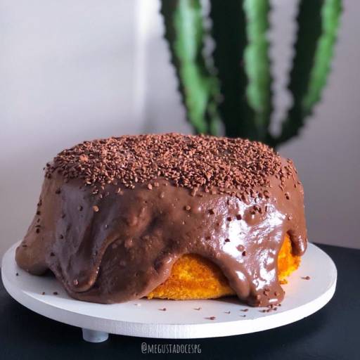 Bolo Vulcão de cenoura com brigadeiro por Me Gusta Doces