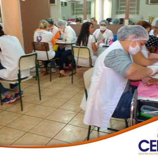 CURSO DE MANICURE, PEDICURE E UNHAS ARTÍSTICAS por Cenarium Cursos