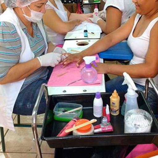 CURSO DE MANICURE, PEDICURE E UNHAS ARTÍSTICAS por Cenarium Cursos