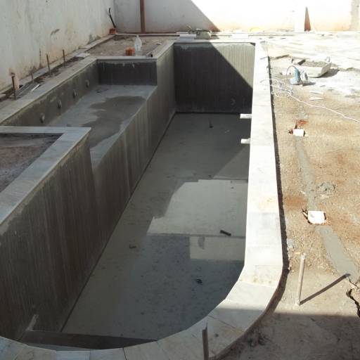 Bordas para piscinas e degrau por Eris Pedras Decorativas