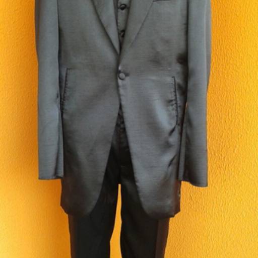 Terno de noivo por Vitória Noivas - Loja 1