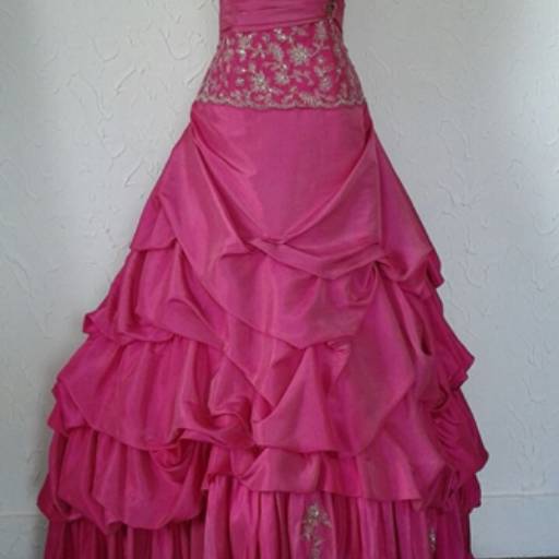 Comprar o produto de Debutante em Vestidos Casuais pela empresa Vitória Noivas - Loja 1 em Birigui, SP por Solutudo