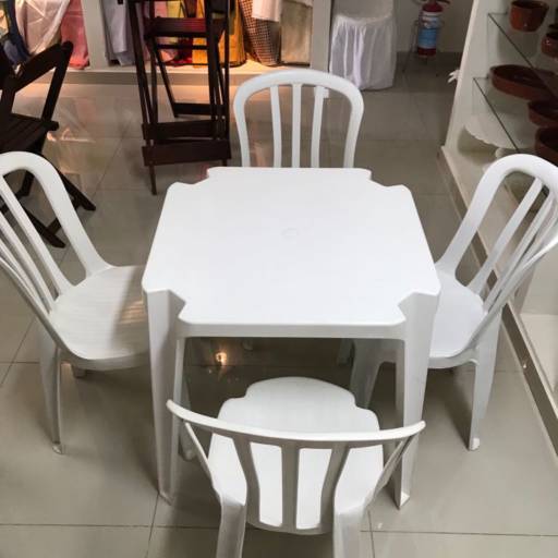 Comprar o produto de Mesas e Cadeiras de plástico em Tudo para Festas pela empresa Mary Locação em Jundiaí, SP por Solutudo