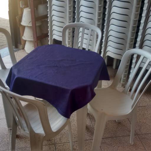 Aluguel Mesa com 4 cadeiras!