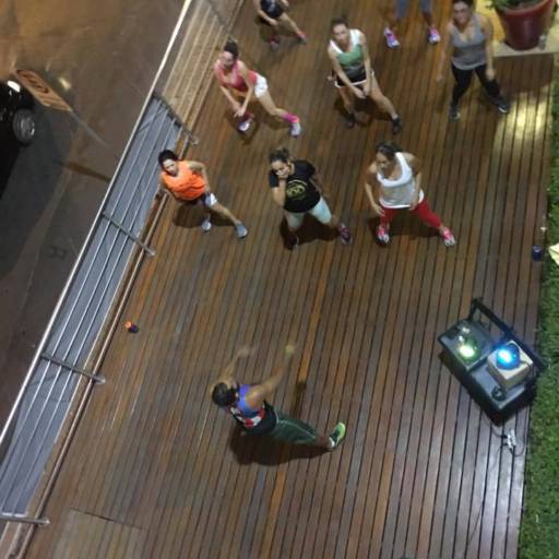 Spazio Fitness - ZUMBA por Barros E Franco Academia Ltda