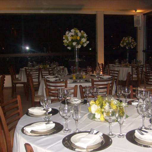 MAIS UM SONHO DE UM CASAL REALIZADO, TUDO ISSO E MUITO GRATIFICANTE  por Magic Buffet e Decorações