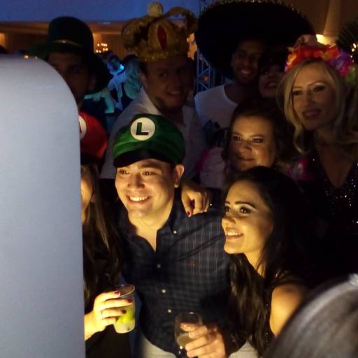 Totem Fotográfico por Tá Registrado! Cabines e Totens Fotográficos