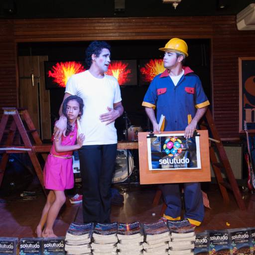 Apresentação lançamento revista Solutudo Birigui 2016 por Cia Teatral dos Arteiros