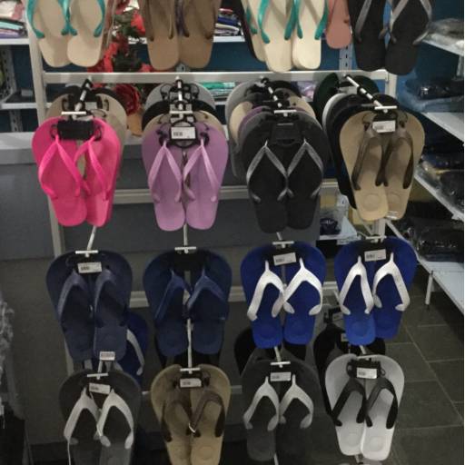 Roupas e acessórios  por Loja São José 