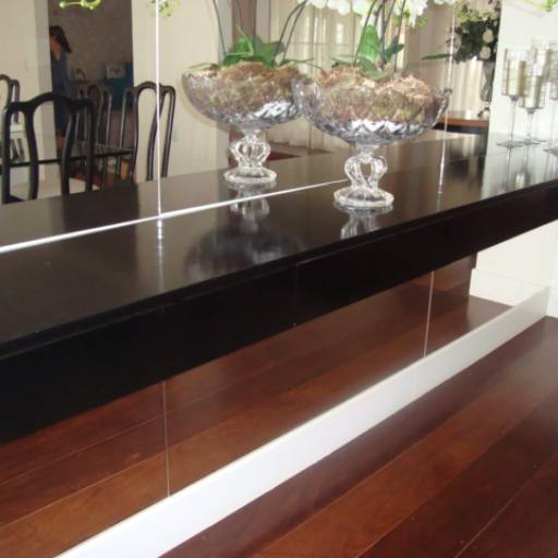 Aparador com gavetas