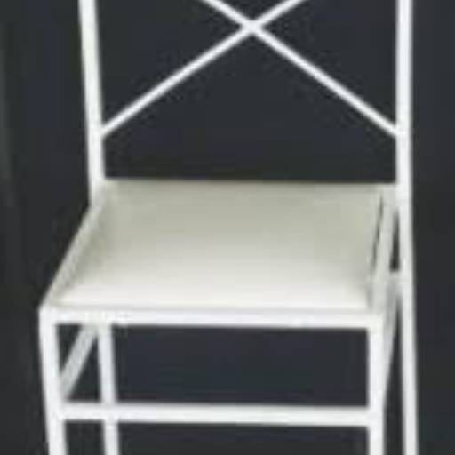 Comprar o produto de cadeira de ferro branca com almofada em Outros Serviços pela empresa Mary Locações em Itatiba, SP por Solutudo