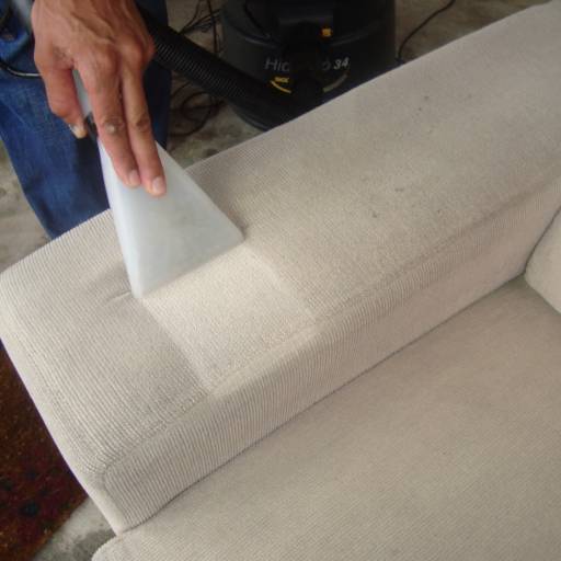 Comprar o produto de limpeza de sofá em Outros Serviços pela empresa WA Clean em Boituva, SP por Solutudo