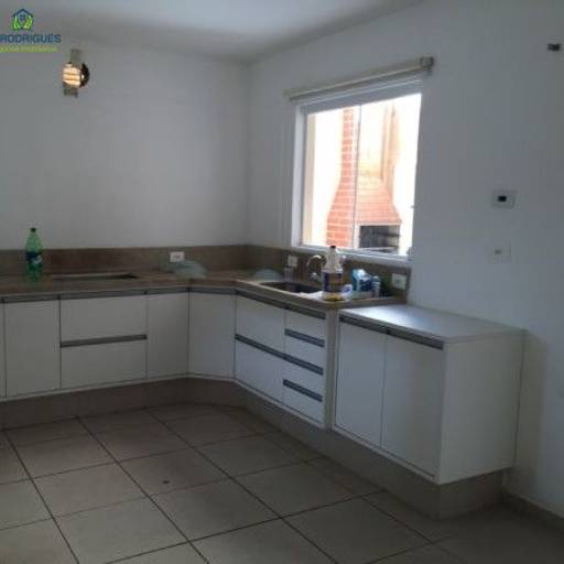 Bela Casa a 5 minutos do centro / Código do Imóvel: 26102 por Aj Rodrigues Negocios Imobiliarios Ltda