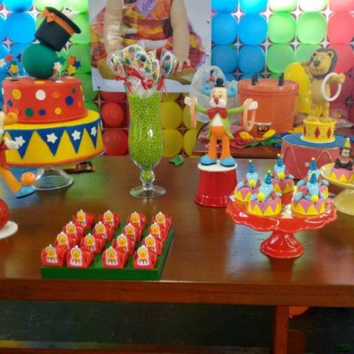 mesas decorativas por Fane Doces
