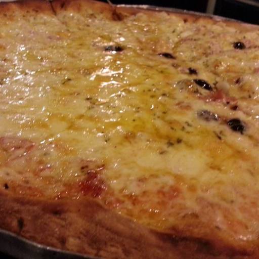 Pizza de Muzzarella por Zia Rosa Pizzeria