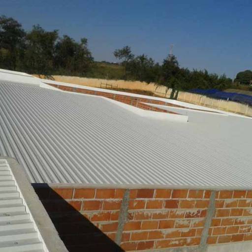 Telhado embutido por DNC Ferro e Aço