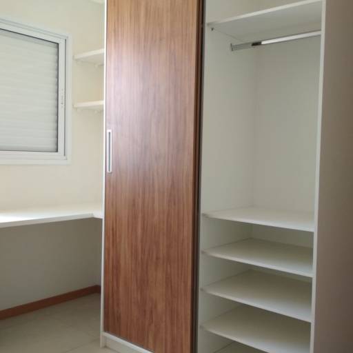 Guarda roupas de solteiro cor amendola rustica com escrivaninha  por M.1 Móveis Planejados