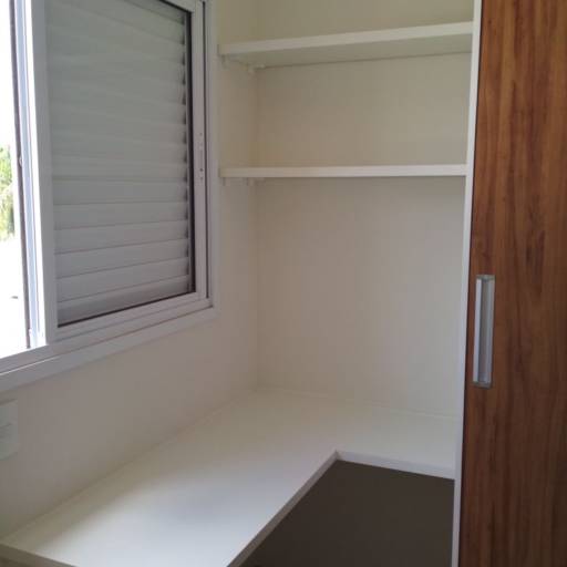 Guarda roupas de solteiro cor amendola rustica com escrivaninha  por M.1 Móveis Planejados