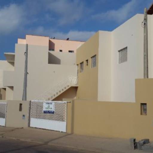 Casa com Belo Terreno para Financiamento / Código do Imóvel: 27016 por Aj Rodrigues Negocios Imobiliarios Ltda