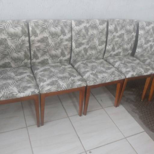 Comprar o produto de cadeiras de sala de jantar em Cadeiras pela empresa Elismar Tapeçaria - Fabricação em Birigui, SP por Solutudo