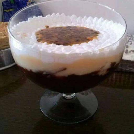 Mousse de Maracujá com Ganache de Chocolate