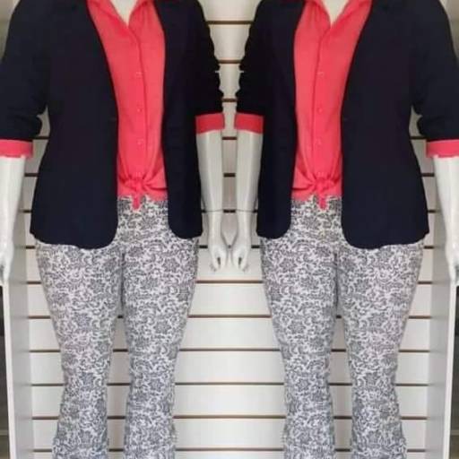 Blazer de Bengaline Azul Marinho + Calça Estampada de Bengaline + Camisa Rosa Chiclete de Viscose por Blessing Store 