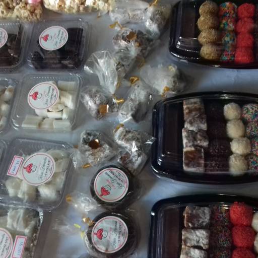 Bolos Doces personalizados... por Kesia Cake Design