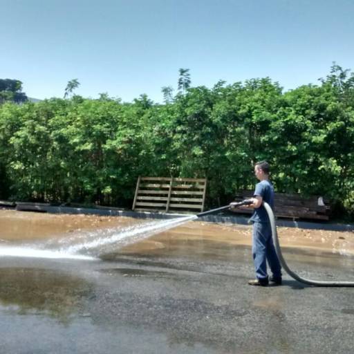 Lavagem de Ruas e Pátio em Atibaia, SP por Águas de Mairiporã - Transporte de Água Potável