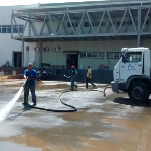 Lavagem de Ruas e Pátio em Atibaia, SP por Águas de Mairiporã - Transporte de Água Potável